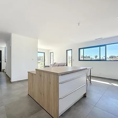 Maison Neuve ボンパ